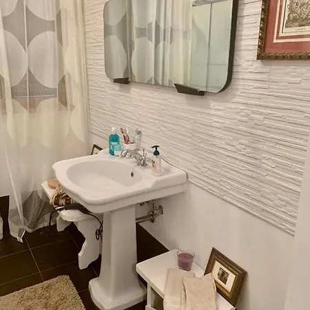 Apartment Casa Caterina In Centro Sindia